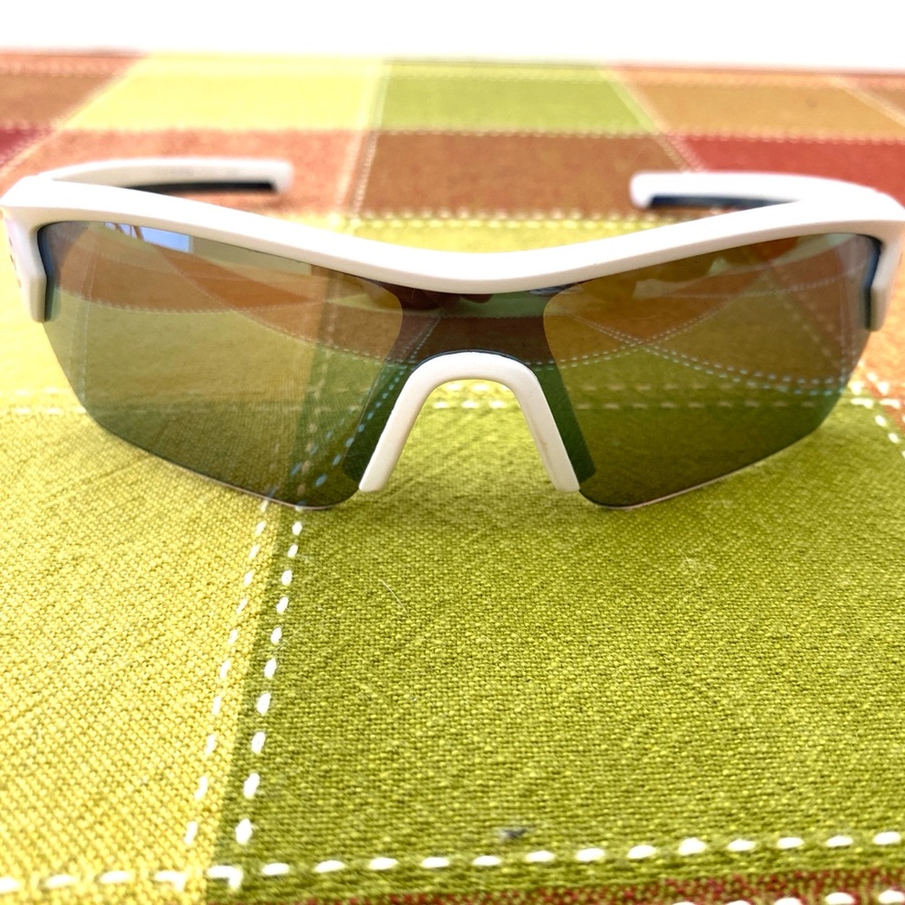 Under Armour Youth Patriotic White Menace Sunglasses - Picture 3 of 15